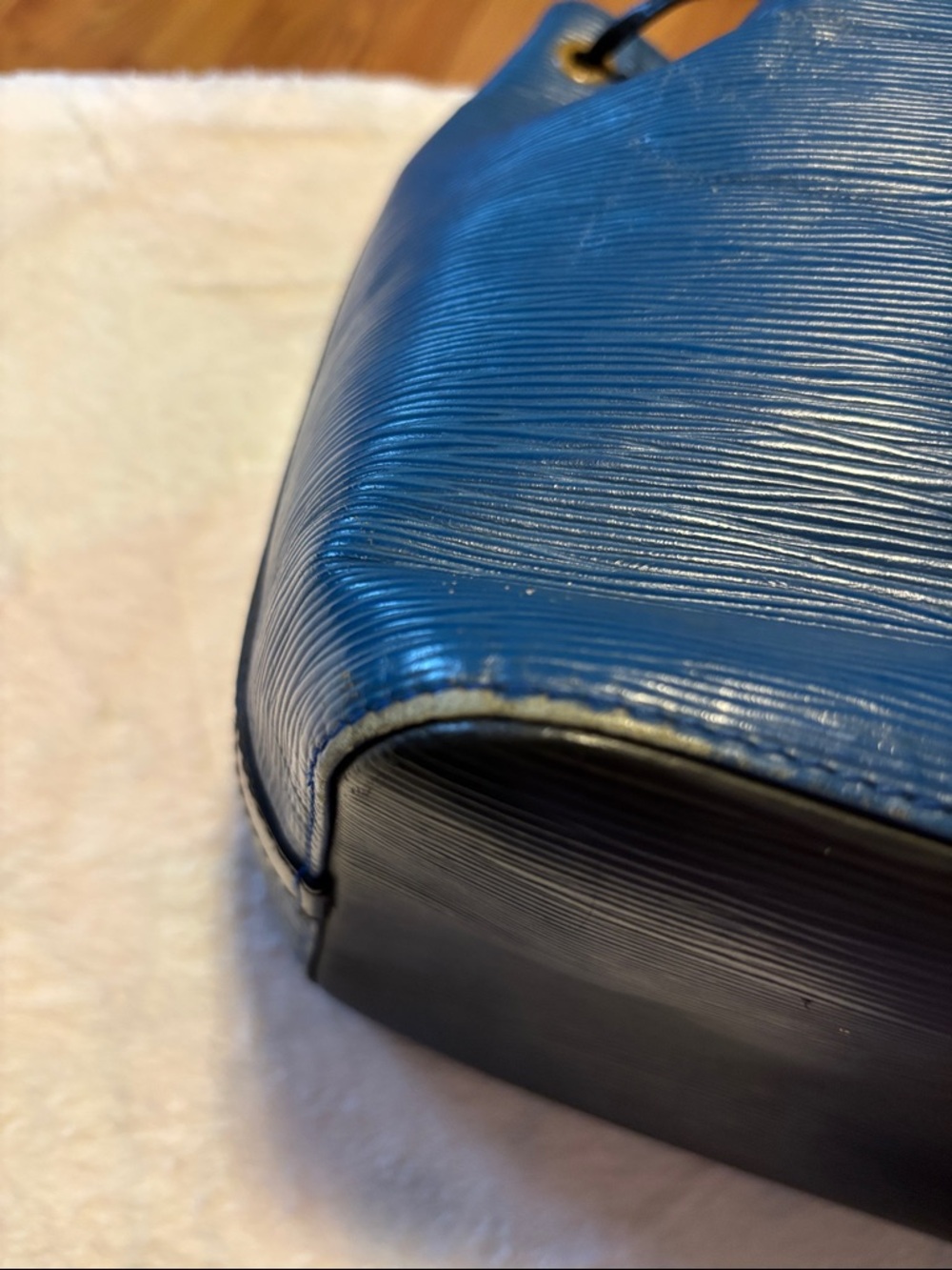 Louis Vuitton Blue Epi Drawstring Bucket Bag - Picture 9 of 17